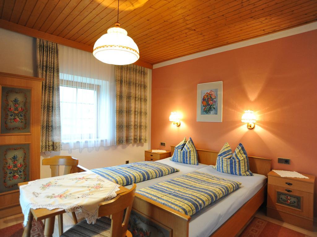 Ferienhaus Nickl Weißbriach Szoba fotó